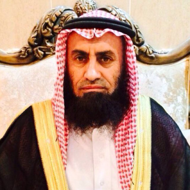 مسؤول سابق في آرامكو السعودية 
ويحمل درجة البكالوريس في العلوم الادارية