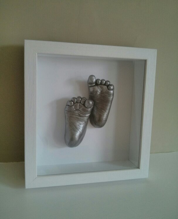 Arty Mum in Sale. Specialises in making #castings of #baby and infant #hands and #feet to produce truly unique pieces of #art
#lifecasting #womaninbiz #cheshire