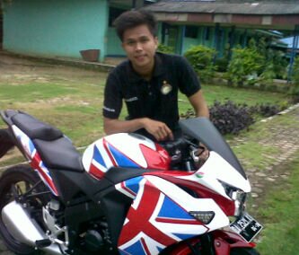 Adirusada's profile picture. Nama:Adi.Tempat tangal lahir:kalsel11-4-1994.alaman rantau.kab.tapin kecamatan piani.tiem kebangaan Persija .