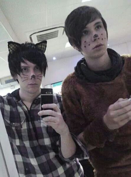 follow @PIGAPOCALYPSE instead of me bc then you get 2 follows for 1 yeah!! ily ♥♥♥♥