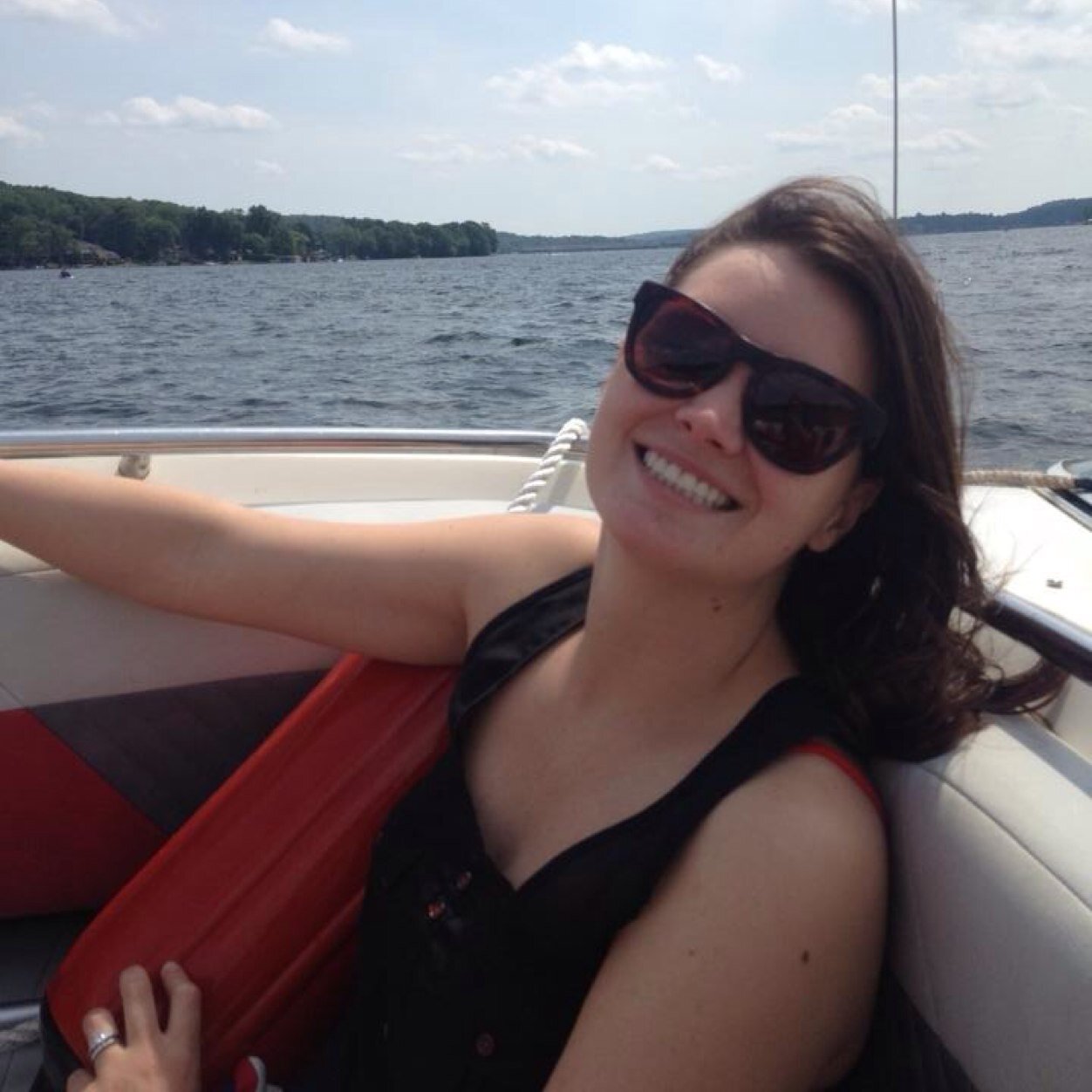Enjoys: weekends, recipes, new places, alliterations. Dislikes: toothpicks, line-cutters, soggy sandwiches, empty milk cartons.  Account Service @ Mu//en