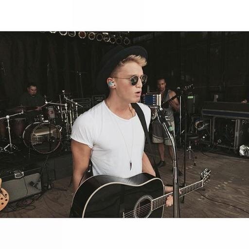 I'm an ordinary girl from Argentina who support and love an australian gentleman CODY SIMPSON. #CodyToLatinAmerica