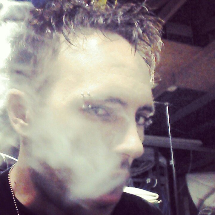 I am the True Hookah King bringing you reviews on youtube. The best reviews, 100% Honest! subscribe I promise you wont be disappointed.