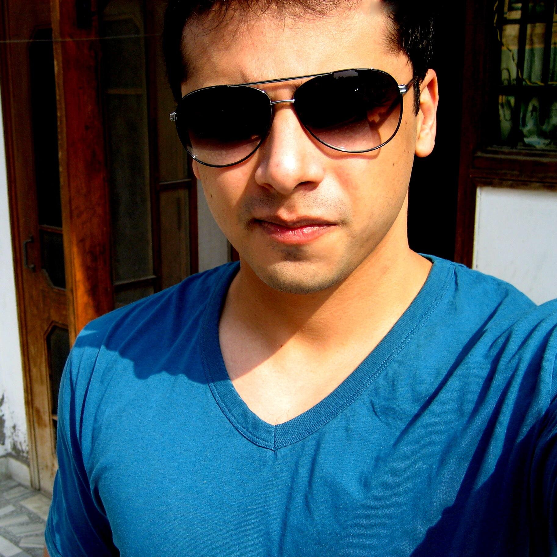 Entrepreneur| Cricket n Soccer Fanatic| Hoookah lover| Fitness Freak| Poker player| Enemy of my own mind| Ps3 Gamer