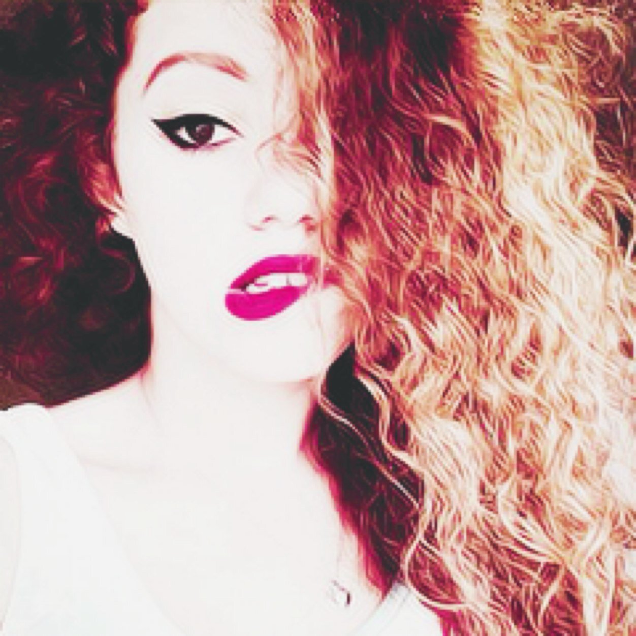 Hey ! Im Amber ! Iike cats !