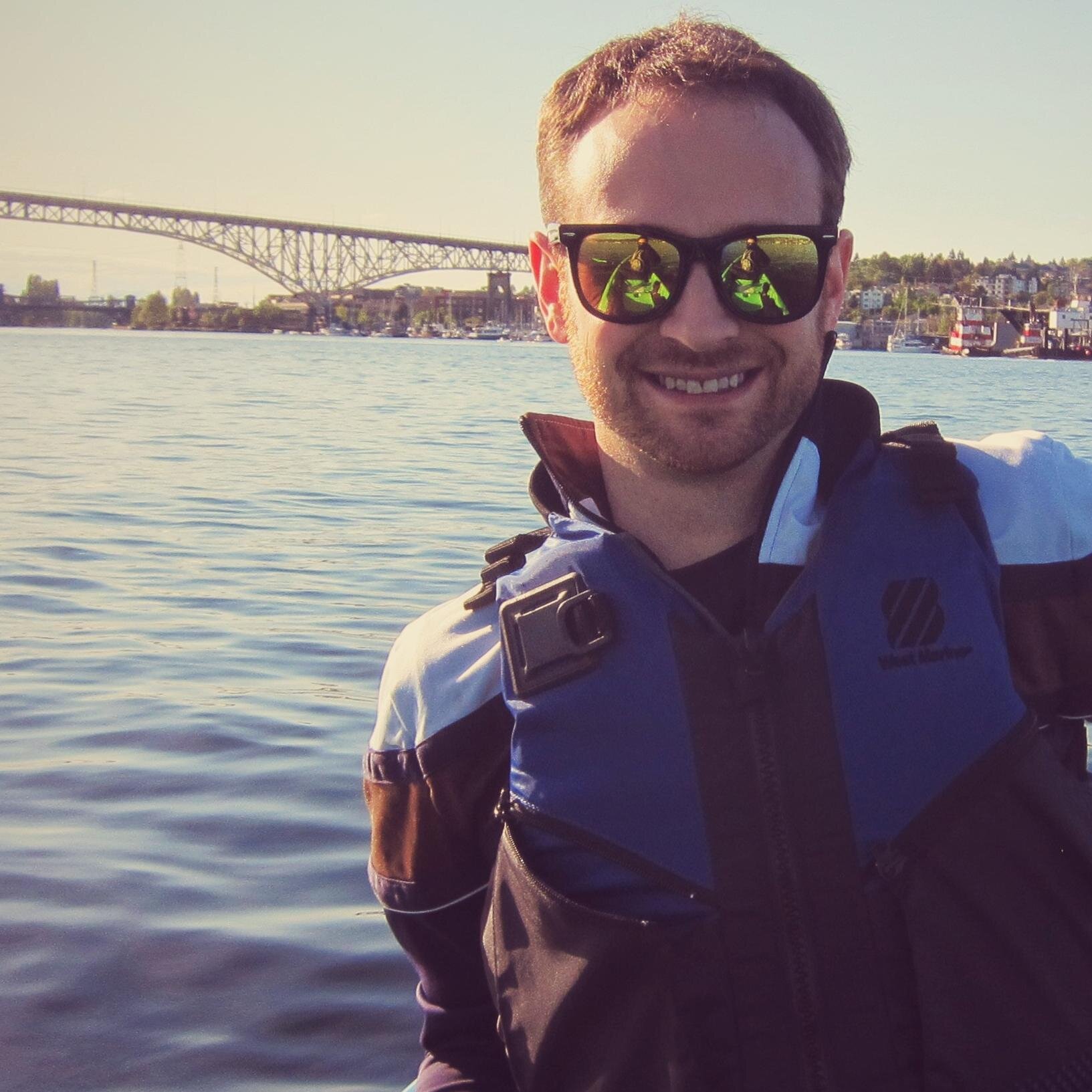 Technology fiend, philosophy fan, indie rock show watcher and SCUBA Divemaster.