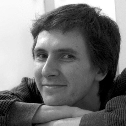 Дизайнерю направо и налево
