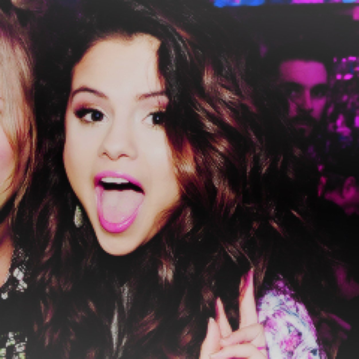 Selena marie gomez. Mi inspiracion, la razon de mi sonrisa, y mi heroe. Demetria devonne lovato. Mi guerrera, mi motivacion, y la razon por la cual segui.