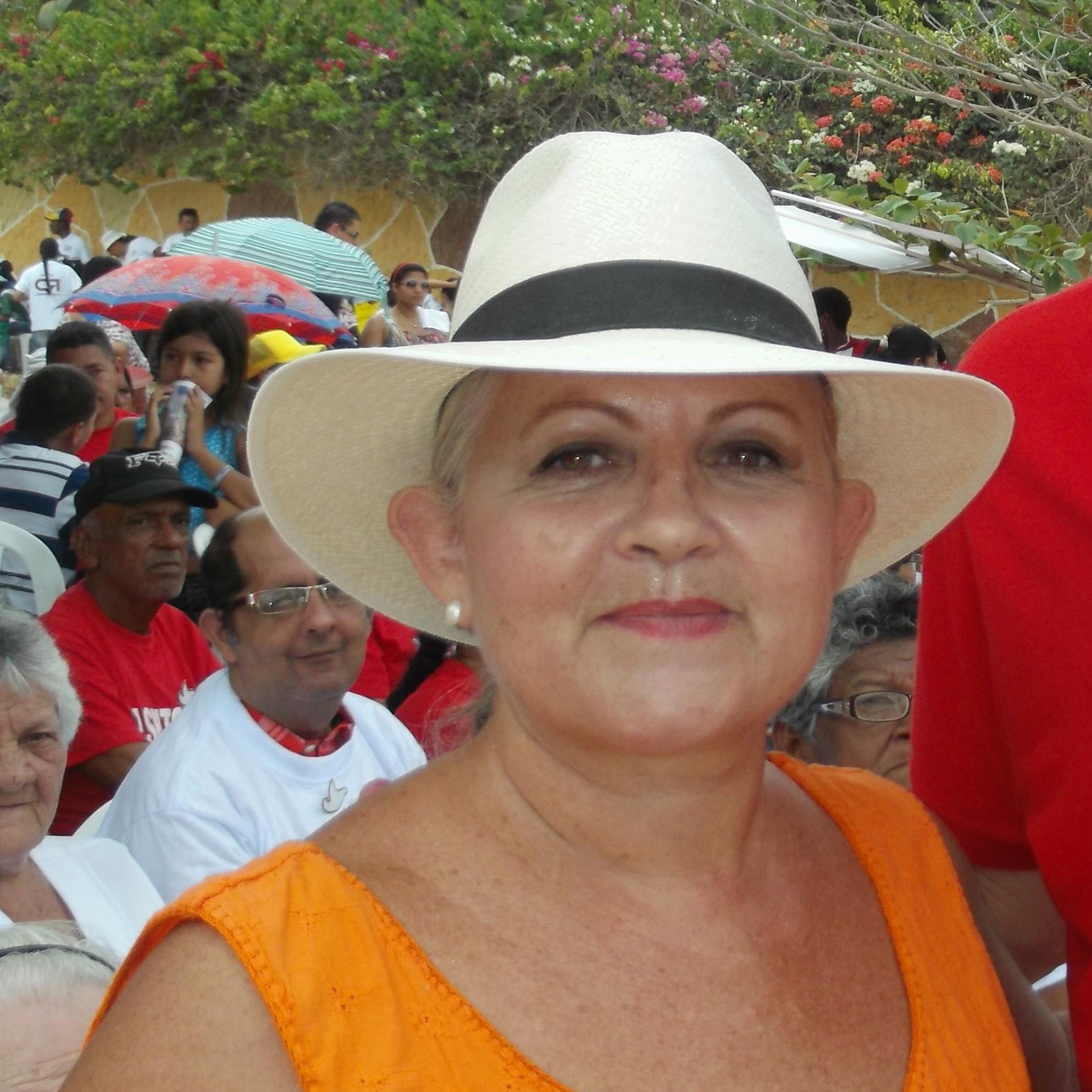 mgarcesnieto's profile picture. estudie en el colegio Alvernia y en la Pontificia Universidad Javeriana en Bogota soy artista plastica integral, me encanta el mar, construyo vivienda social