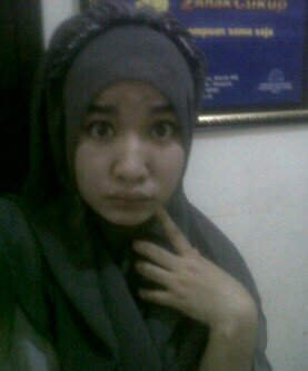 dua alasan yang membuatku tersenyum didunia ini : alasan pertama aku sayang kamu, dan yg kedua aku bangga dengan alasan pertamaku :)