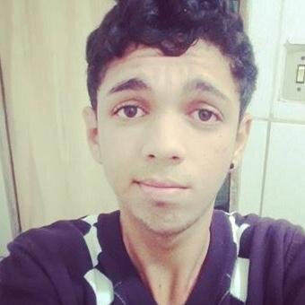 mais 1 feio,e ovelha negra da família Guy,é isso , não gosto Da unfollow e vá toma no Cú _|_ add Na Moral ?  ↓ ↓ ↓ Instagram: luquinhasilva