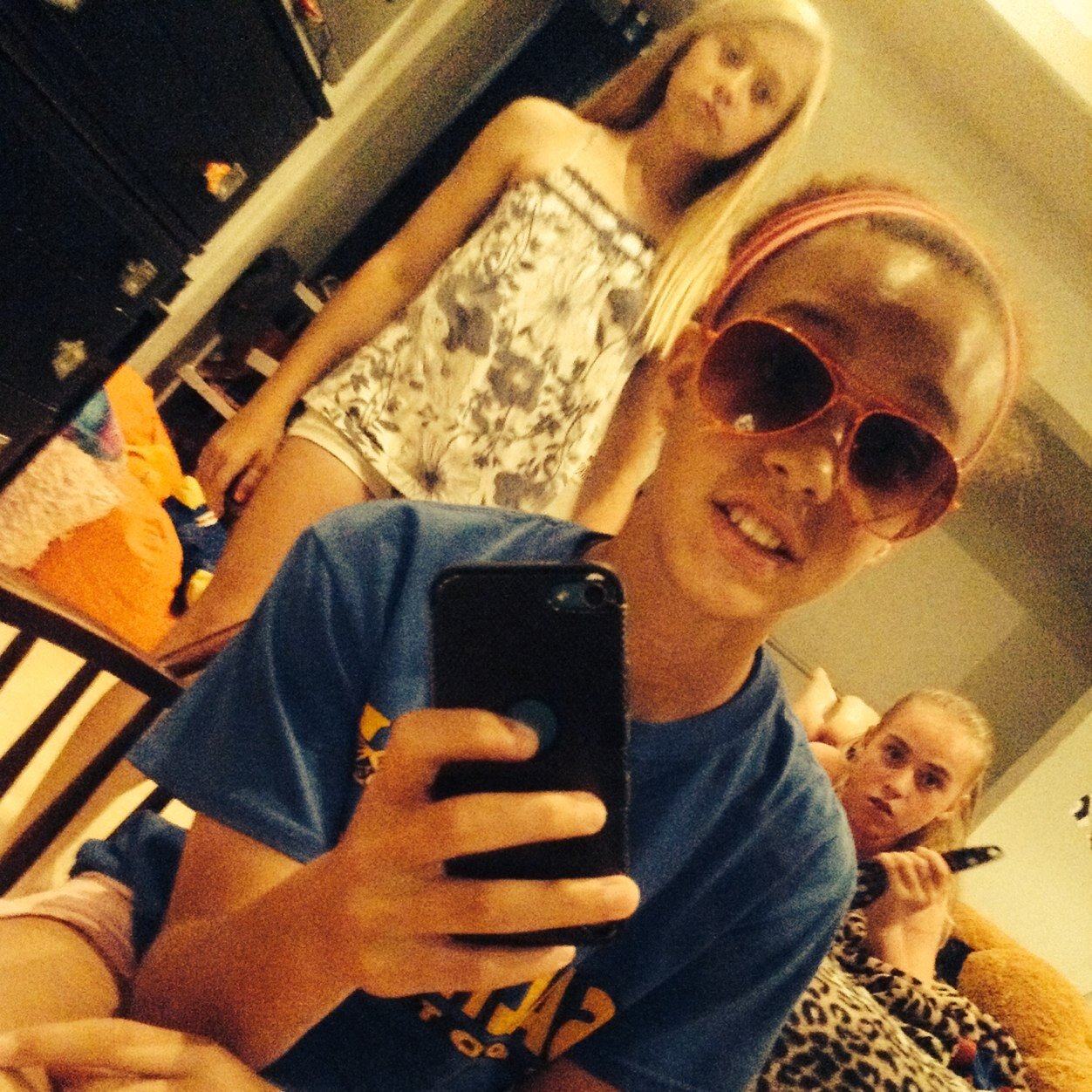 My name is maycee and you should follow me!!