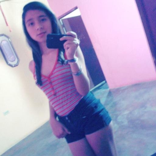 Amo el chocolate, me gusta pasar tiempo con mis amigas, amo la musica, soy chevere con todos en especial con mis amigas (O) soy divertida, me gusta el futbol :*