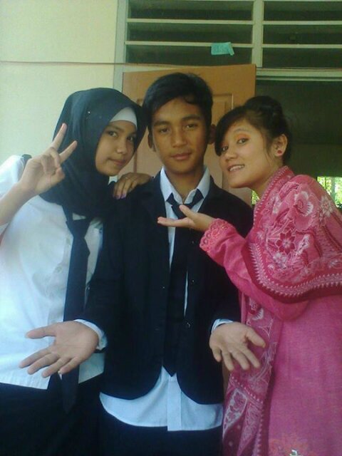Cuek, pendiam, humoris, n ramah lingkungan :)