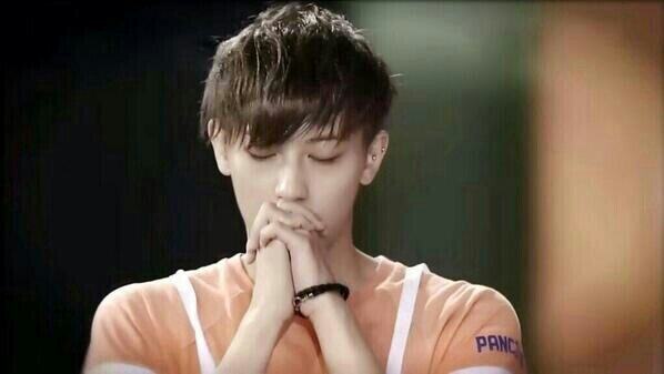 แพนด้าเทาเทา สาระไม่มีน่าตาดีไปวันๆ ตาคล้ำไม่มีผลต่อความหล่อ หื่นนิดกวนหน่อยมันเป็นสไตล์.ขยิบตา
#ฮอกวอตส์line #ฮัฟเฟิลพัฟline #harlemline ▷open||28/03/2014||◁