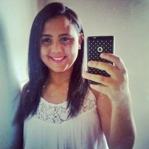 16 anos, taurina, chata, stressada, teimosa, impaciente, intensa, preguiçosa, amo animais (especialmente criaturas aquáticas), prazer sou eu Gabriela Oliveira.