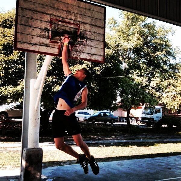 DzzzRedd's profile picture. Loves sports