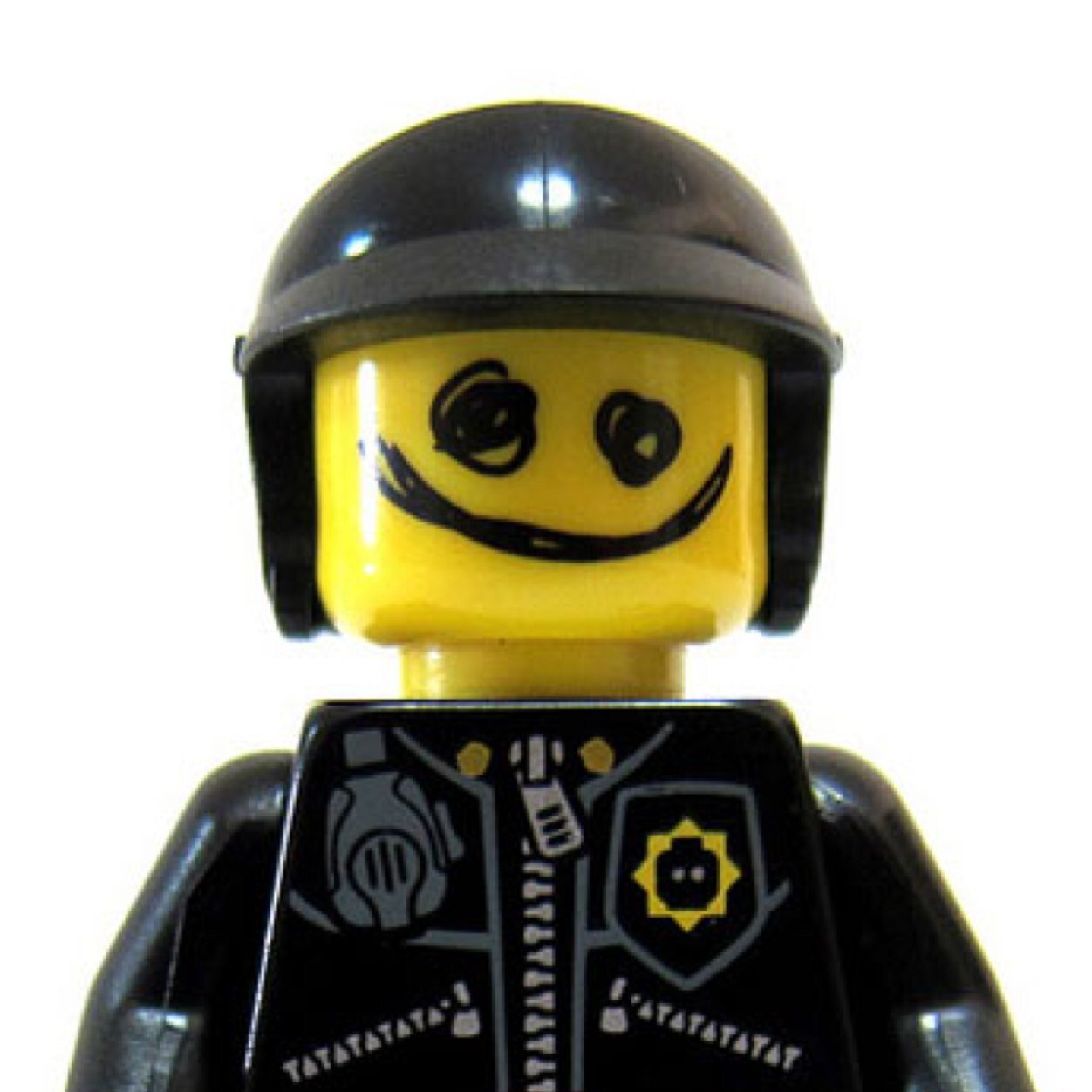 A video gaming, Star Wars loving, Canucks supporting, HM Forces veteran (with a minor Lego problem).
