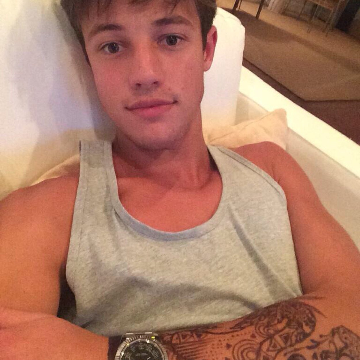 @CameronDallas twerks on me. @ArianaGrande ❤️ Becky G/ Eleven past one follows.
