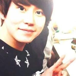 HELLO ! ELF MY FANDOM, CHO KYUHYUN BIASED. IM YEOJA SAPPHIRE BLUE YEONGWONHI ;)
PROM15E TO 13ELIEVE :*