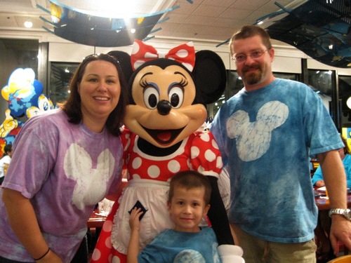 Mommy, Wife and loves Disney!