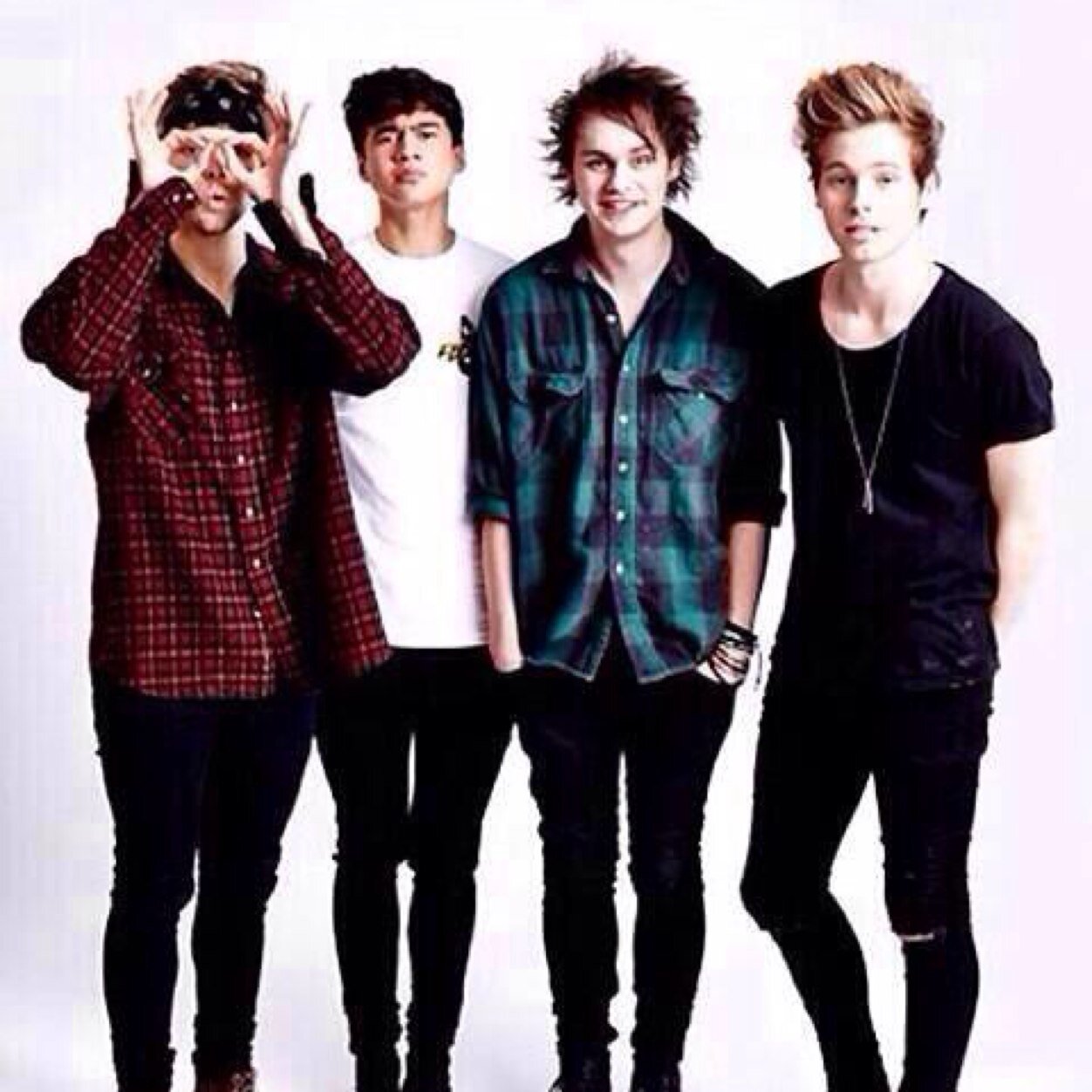 you're all fab, no wonder 5sos would want to bang you! hope you have a good day! ☀️