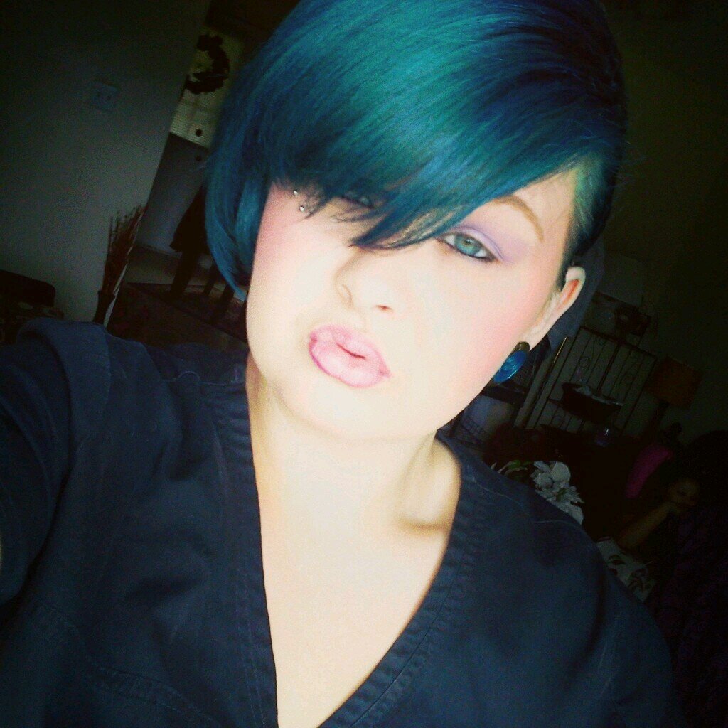 I hate most humans. But other than that i'ma cool & blunt ass individual. Cosmetologist|Dancer|Tatted
Instagram: AshleiNichole