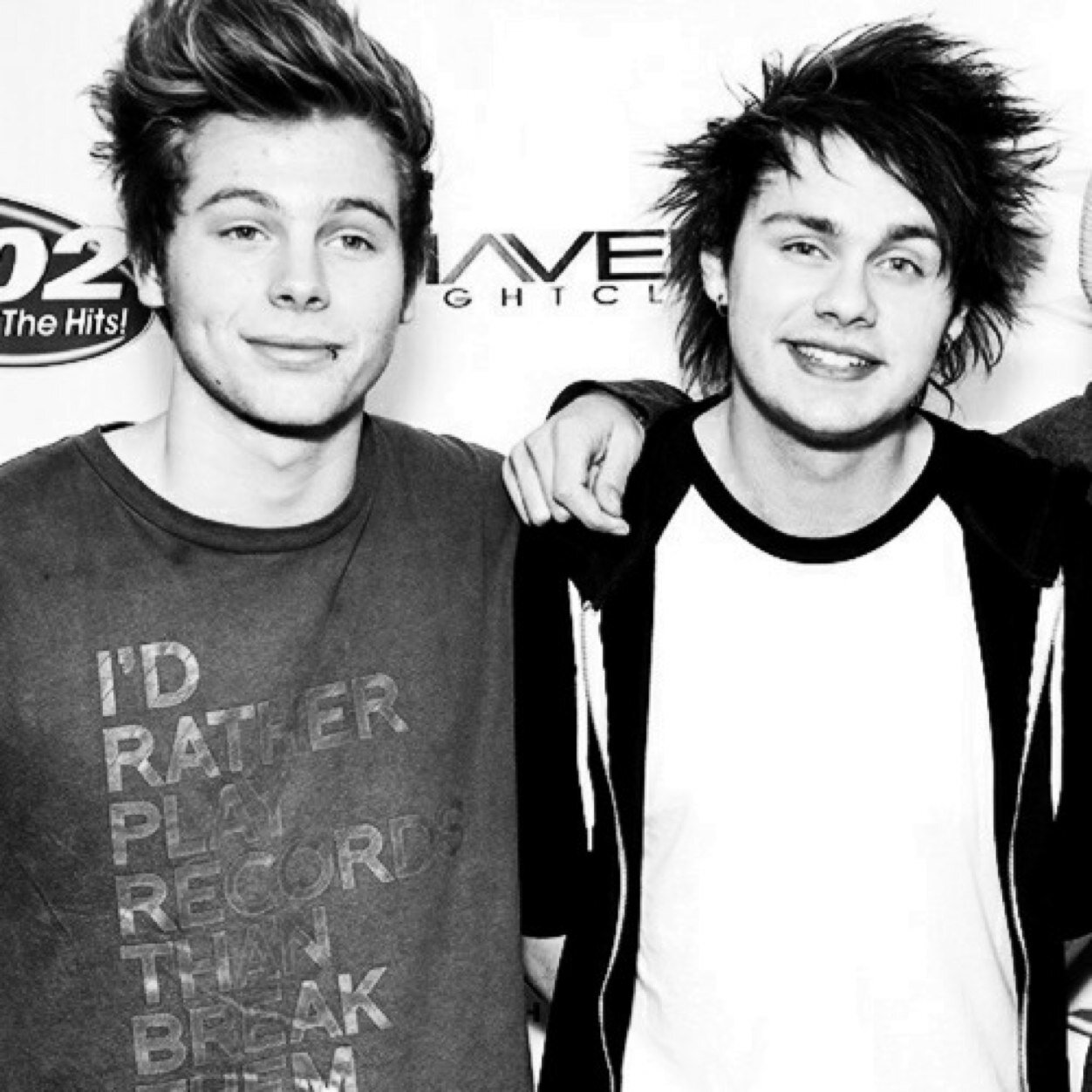 hi, please follow @itsxkiara because she just gave you this free follow ♡