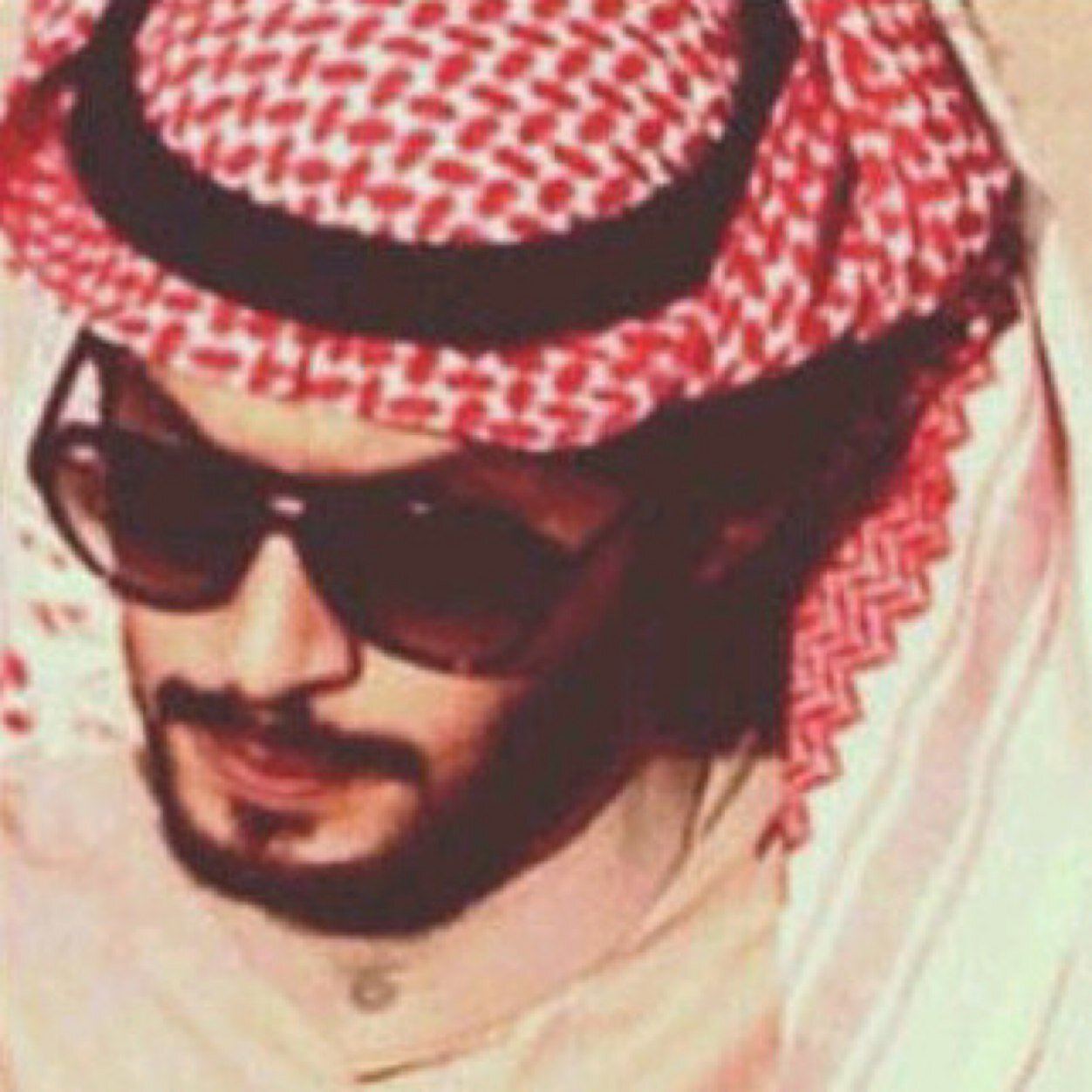اتعب ع اللي يطلب الوصل لرضاك ۈجنب عن اللي م درا عنك لا غبت