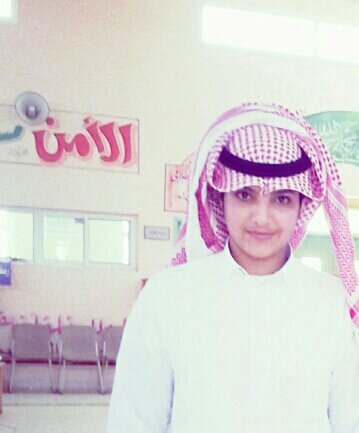 ‏‏‏طالب في المرحلة الثانوية : متفائل جدآ . مبتسمم واحب رؤية من حولي يبتسم .  مومن بمقولة .( يذهب الجميل لياتي الاجمل )                      انستقرامي  saud_1sh