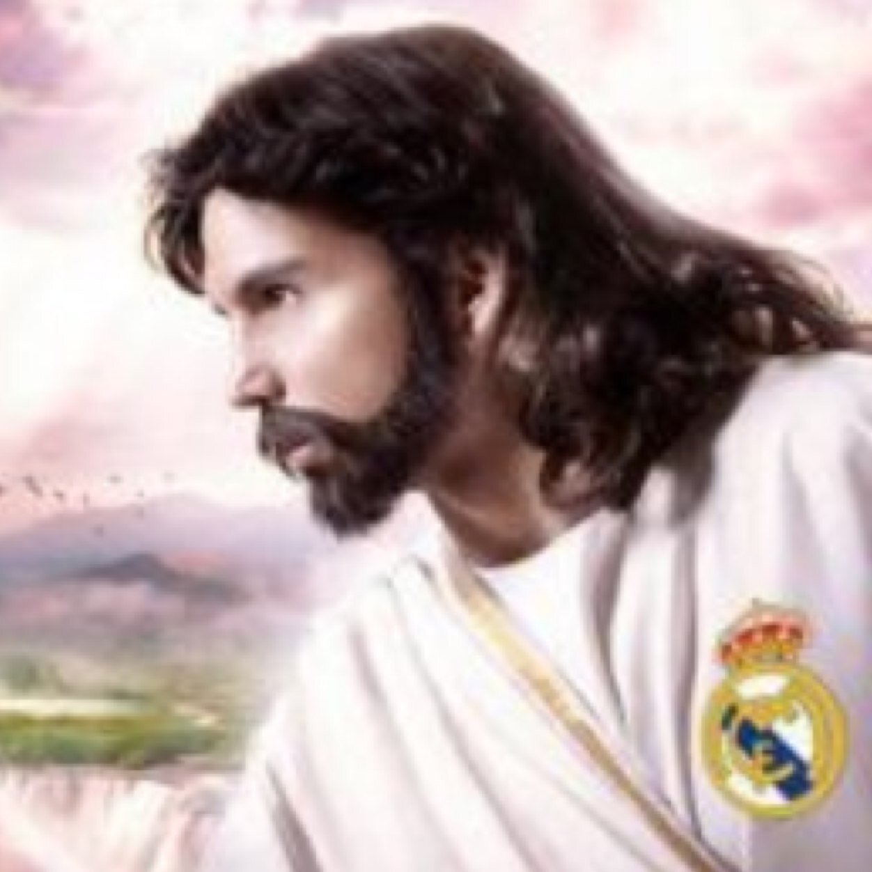 Querido por muchos. Ignorado por más. Carpintero en baja laboral cuando se acerca Semana Santa. Aburrido de tantos entierros y que vengan a misa los mismos.