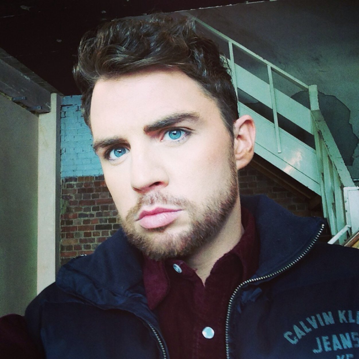 Singer/songwriter/entertainer/performer. Based in london/kent