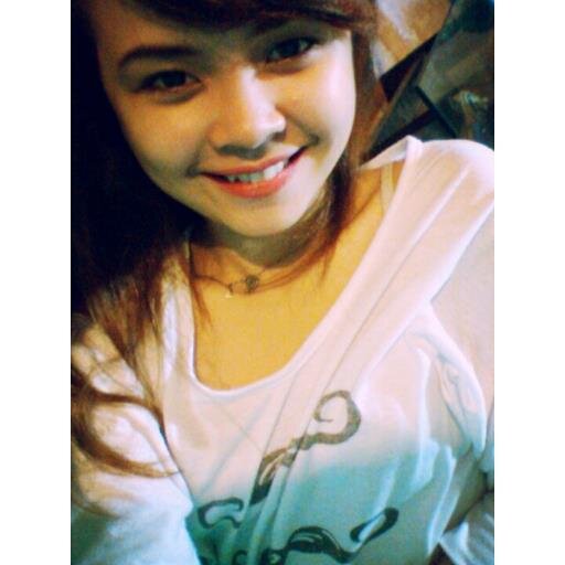 i'm just a simple girl, follow me so u'll know more about me 3 yeeehaaa!!