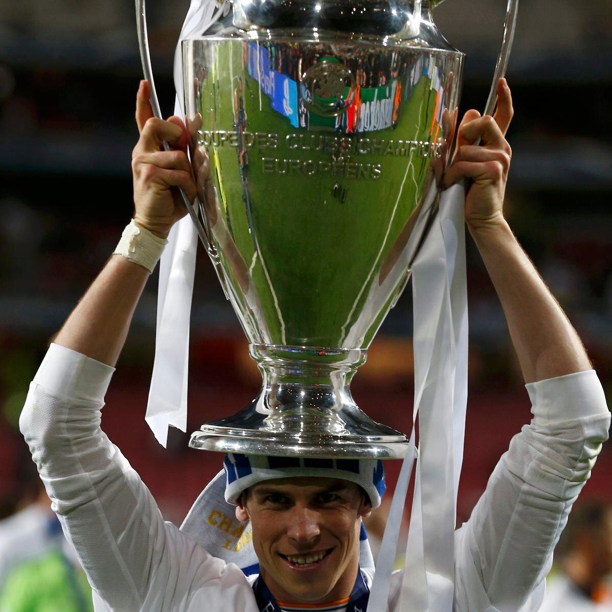 Support to Gareth Bale. Bale nos sigue desde el 27/02/2014