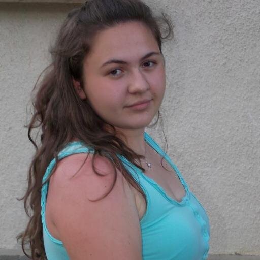 I live in Bulgaria !! LOve swimming and climbing @@ ....playing tennis in my free time !333 ...1D is my favourite bandd :33