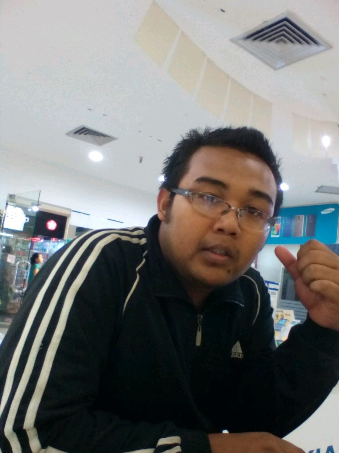 Hidup akan mudah ketika kita menganggap setiap masalah itu mudah.