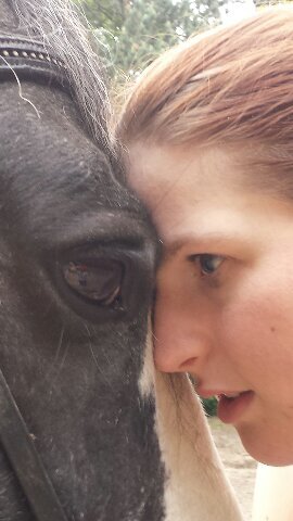 Sauzerd's profile picture. 26 year old girl. Studies: Social work @ THU, Loves: travelling, reading, writing, walking the sweetest dog in the world. Co-producer dailyevy.nl