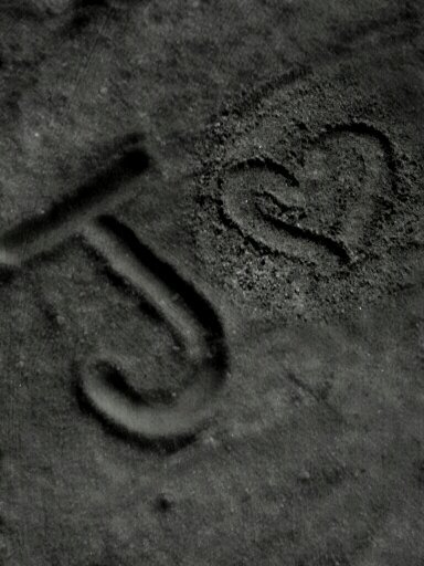 ﻋسى عيون آمي..مَآ تشووف إلآ آلسعآدهہ ..'♡