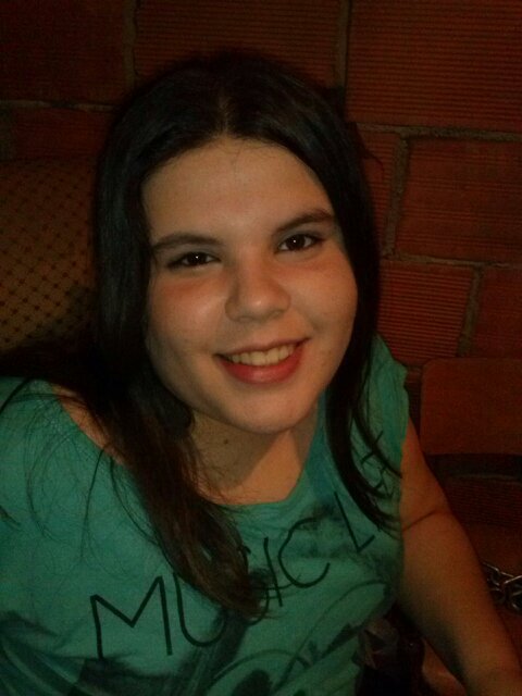 15. ~No sueñes tu vida, vive tu sueño(: ~No llores por alguien que no te quiere~