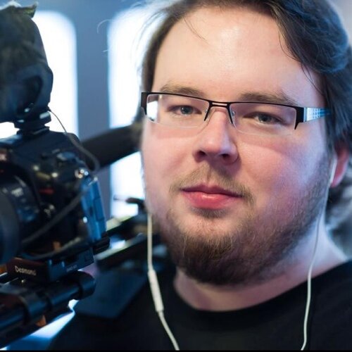 Ottawa Videographer, Editor, Geek. 

Have cameras, will travel.