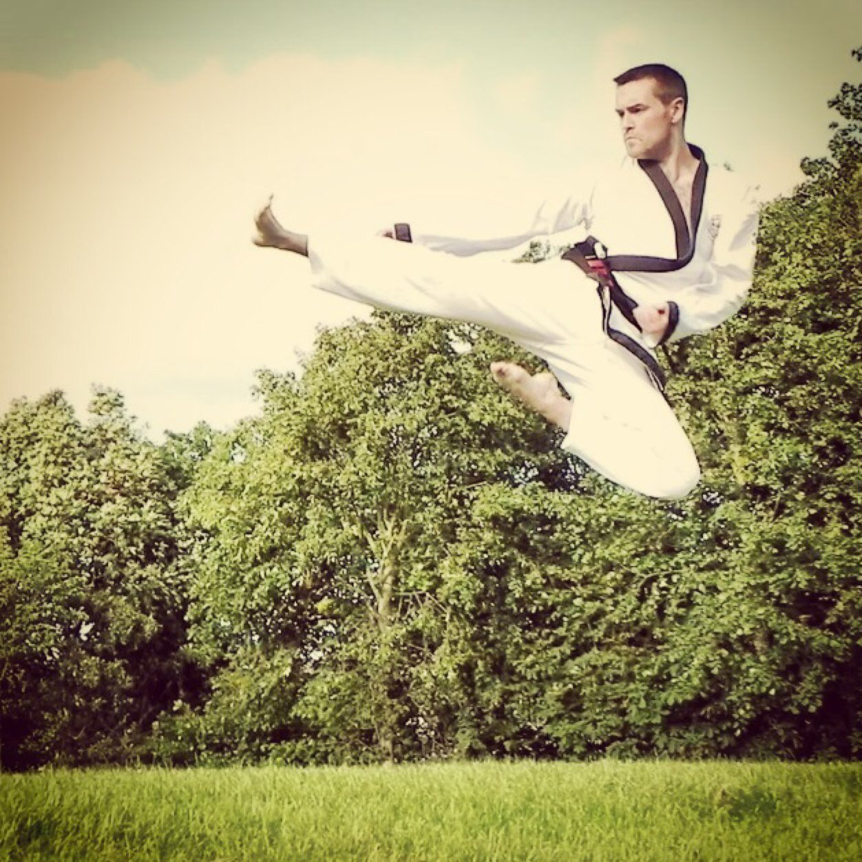 stevebmryan's profile picture. Stuntman. Love martial arts and have three black belts in Kickboxing, Kempo and a 3rd Dan in Tang Soo Do I also sing & dance for shits and giggles! :)