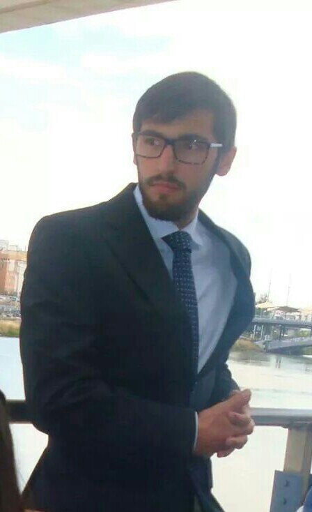 Estudiante de informática en la US. Nacido en el año 93 sevillano y cofrade