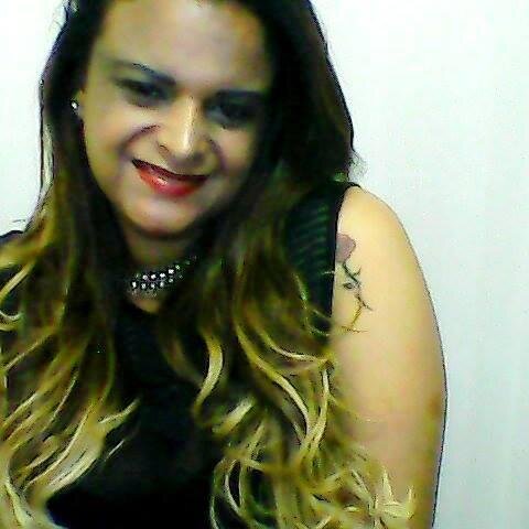 Aline Carla Costa Nunes, contabilista, curso direito, divorciada. Mãe... Adoradora de Cristo Eu e minha casa servimos ao Senhor...