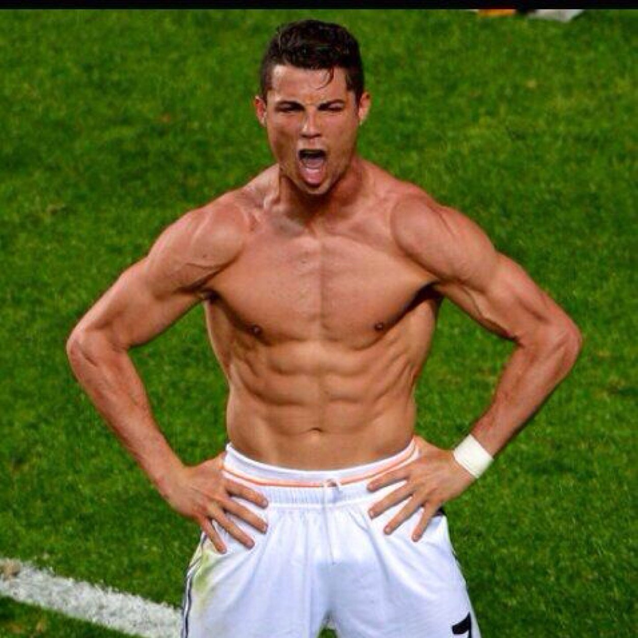 Amante de el futbol y de mi Real Madrid, pero siempre con objetividad! REYES DE EUROPA !!