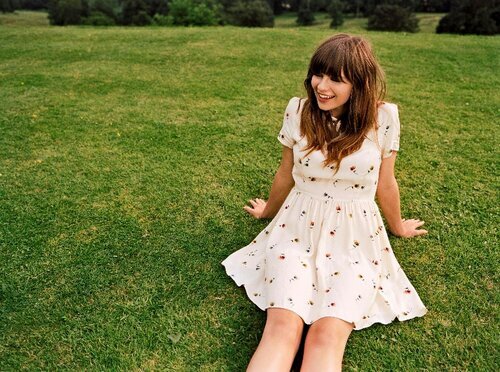 Cuenta dedicada a la cantante y compositora Gabrielle Aplin. ¡Queremos que suene en la radio! ¿Te apuntas?