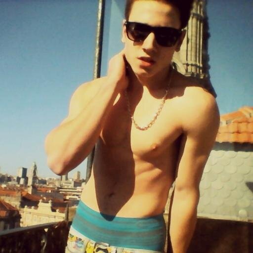 Solteiro e mau rapaz :3