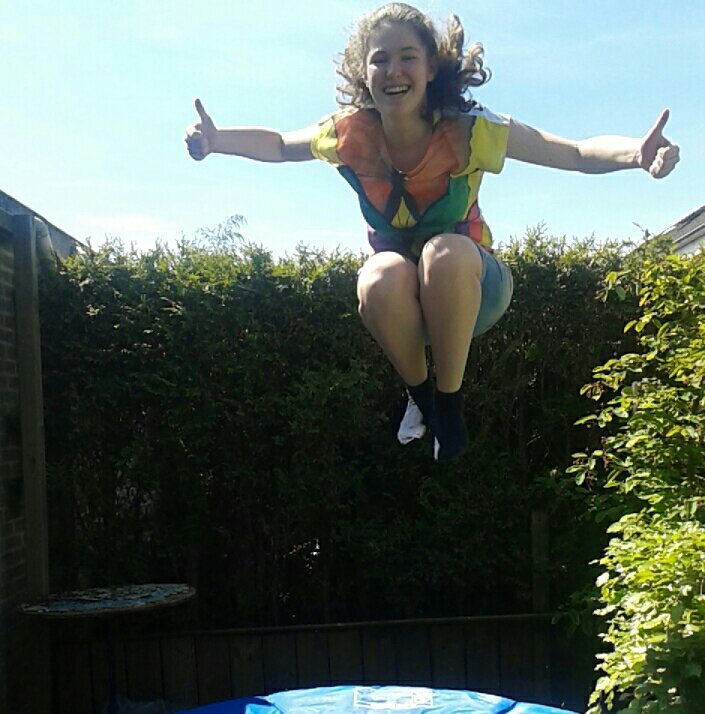 I love saxophones, tennis, being weird, one direction and all my friends :)