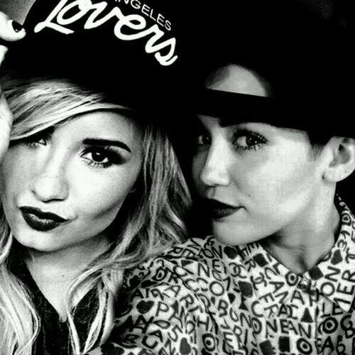 Cansei de ser boba, ou vc vem me procurar ou fica ai msm, pq eu estou akie na minha.  Diley pq s,
