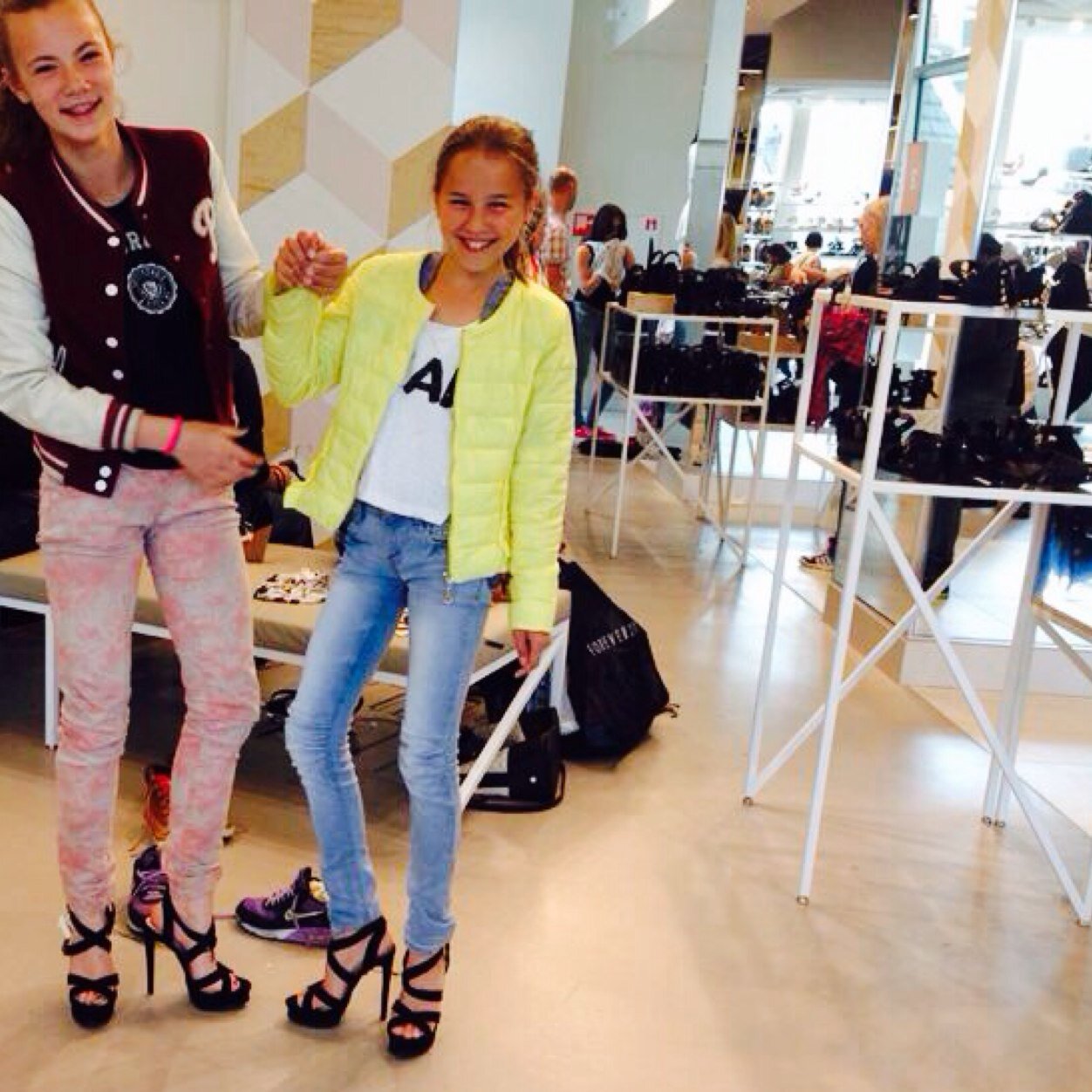 Instagram: louuxeline ♡