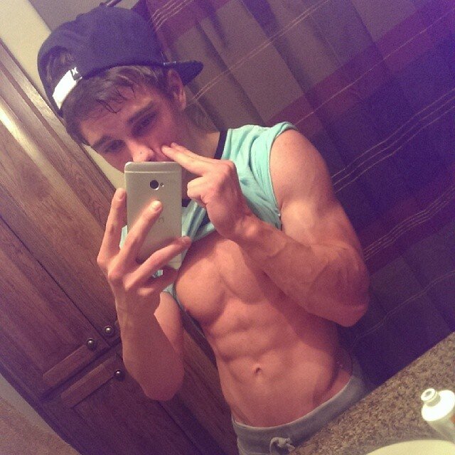 Sigo esperando la carta de Hogwarts, futuro Californiano y marido de @MileyCyrus
